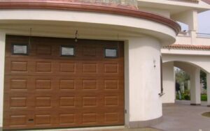 Portoni sezionali da garage stile tradizionale